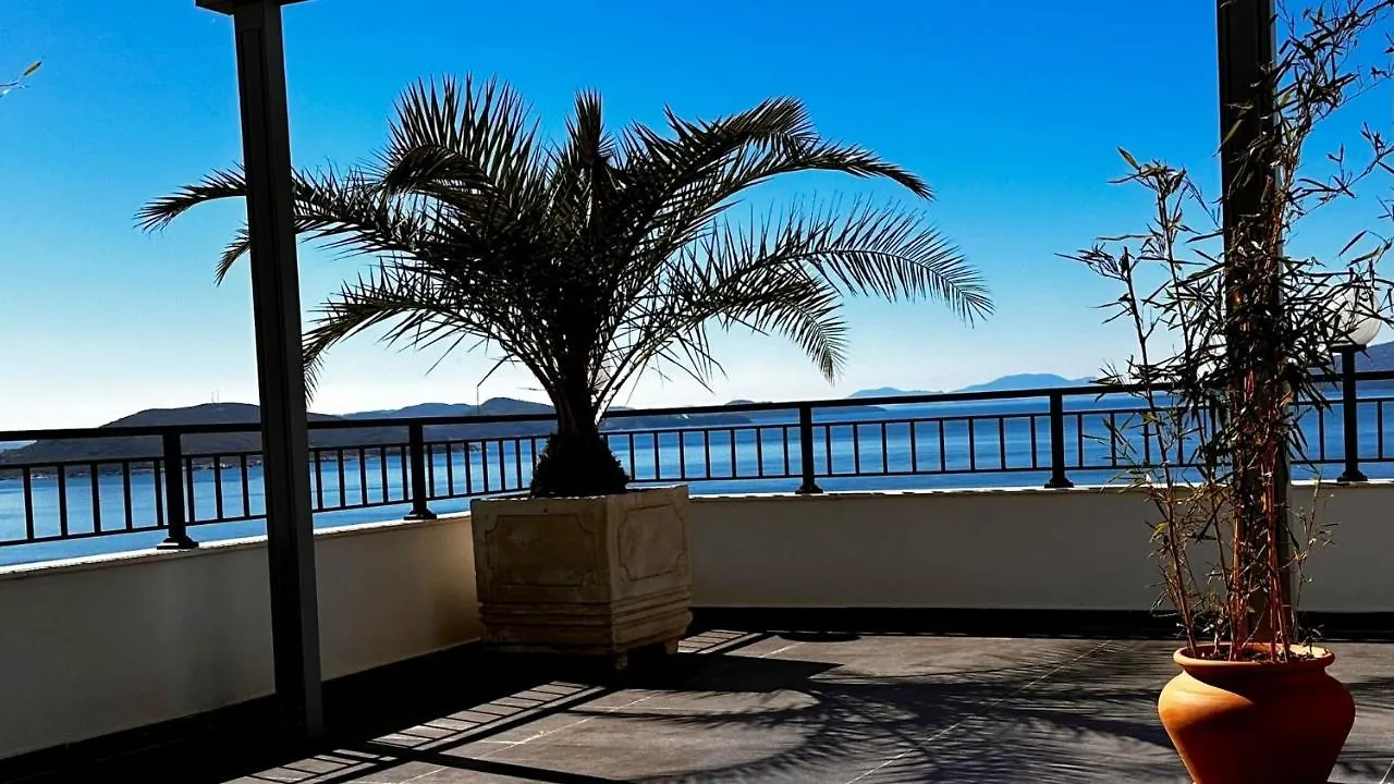 Teuta- Luxury Penthouse 200M2 Apartman Saranda 0*,  Albánia